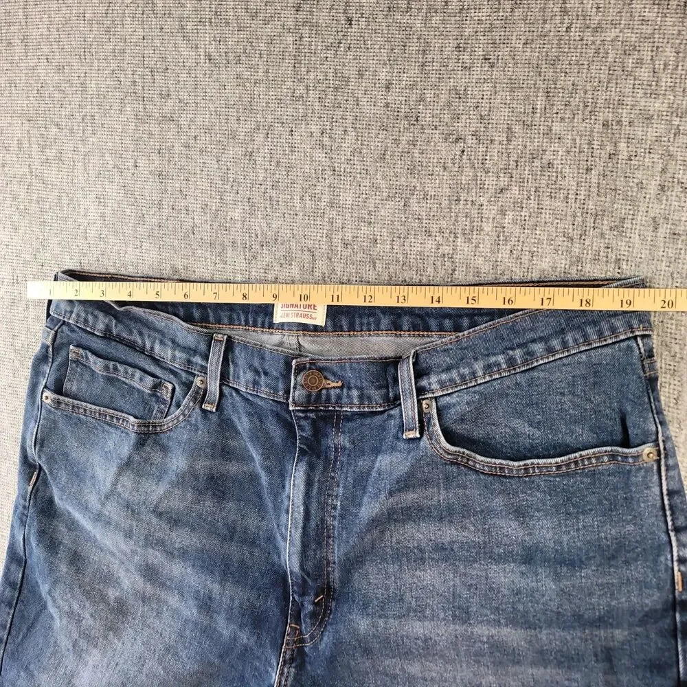 Signature by Levi Strauss Men's Denim Shorts Size 38 Blue Faded Jean Loose Fit